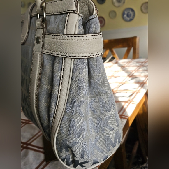 MICHAEL KORS large canvas and leather GUC - Picture 3 of 10